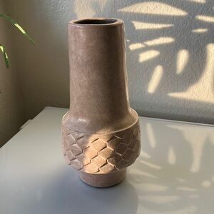 MCM Marbled Pink Tan Glazed Stoneware Hand Built w. Bee Comb Texture Shaft Vase